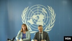 អ្នកស្រី រ៉ូណា ស្មីត​ ​អ្នករាយការណ៍​ពិសេស​របស់​អង្គការ​សហ​ប្រជាជាតិ​ទទួល​បន្ទុក​សិទ្ធិ​មនុស្ស​នៅ​កម្ពុជា​ ធ្វើ​សន្និសីទ​ព័ត៌មាន​ នៅ​ទីក្រុង​ភ្នំពេញ​កាលពី​ថ្ងៃ​ទី​៨ ខែ​វិច្ឆិកា​ ឆ្នាំ​២០១៨។ (ហ៊ុល រស្មី​/VOA) 