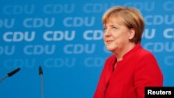 German Chancellor Angela Merkel addresses a news conference, to announce that she will run again for the Chancellorship in the next year general elections, at the Christian Democratic Union Party (CDU) headquarters in Berlin, Germany, Nov. 20, 2016. 