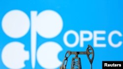 Kelompok 23 negara OPEC+ berencana meningkatkan produksi sebesar 400.000 barel per hari pada Maret 2022. (REUTERS/ilustrasi)