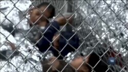 Сотні дітей мігрантів залишаються у тимчасових наметах на кордоні США з Мексикою. Відео