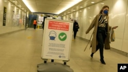 ARHIVA - Stanica podzemne železnice u Londonu (Foto: AP/Alastair Grant)