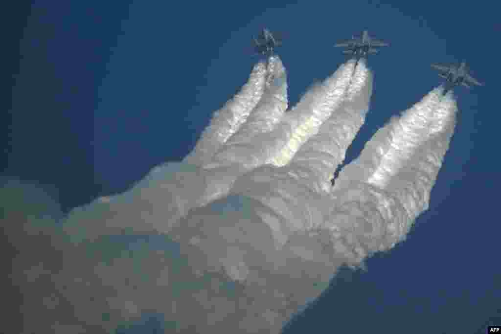 د هند د بنګلور په ښار کې ددې هیواد هوایي ځواکونه د نظامي تمریناتو پر مهال