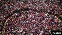 Dân Ai Cập biểu tình phản đối tại Quảng trường Tahrir ở Cairo, Ai Cập, 2/7/13