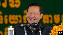 រួបឯកសារ៖ លោក​នាយក​រដ្ឋមន្ត្រី ហ៊ុន ម៉ាណែត ថ្លែង​សុន្ទរកថា​ក្នុង​ឱកាស​សំណេះសំណាល​ជាមួយ​កម្មករ​រោងចក្រ​កាត់ដេរ​នៅ​ភូមិ​ព្រៃស្ពឺ ក្រៅ​រាជធានី​ភ្នំពេញ កាល​ពី​ថ្ងៃ​អង្គារ ទី​២៩ ខែ​សីហា ឆ្នាំ​២០២៣។