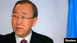 Sekretaris Jenderal PBB Ban Ki-moon dalam pembicaraan reunifikasi Siprus di Swiss (7/11). (Reuters/Pierre Albouy)