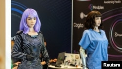 មនុស្សយន្ត​ «Desmona» ត្រូវបានតាំងបង្ហាញ​នៅ​ក្នុង​កិច្ច​ប្រជុំ​សាកល​ AI for Good ក្នុង​ទីក្រុងហ្សឺណែវ