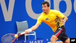 Ivan Dodig (foto) mengalahkan Alexandr Dolgopolov dalam perempat final final turnamen BMW Terbuka di Munich, Jerman (3/5).