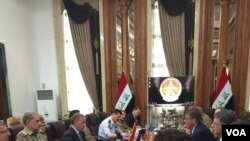 រដ្ឋមន្ត្រី​ការពារ​ជាតិ​អាមេរិក​លោកAsh Carter បាន​ទៅដល់​ប្រទេស​អ៊ីរ៉ាក់​ហើយ​នៅ​ថ្ងៃ​ច័ន្ទ​នេះ ដើម្បី​ពិភាក្សា​ជាមួយ​មេបញ្ជាការ​យោធា​របស់​លោក និង​មេដឹកនាំ​អ៊ីរ៉ាក់ អំពី​របៀប​ដែល​សហរដ្ឋ​អាមេរិក អាច​បង្កើន​ការ​វាយប្រយុទ្ធ​ប្រឆាំង​​ក្រុម​សកម្ម​ប្រយុទ្ធ​រដ្ឋ​ឥស្លាម​នៅ​ក្នុង​ប្រទេស​អ៊ីរ៉ាក់​និង​ស៊ីរី។