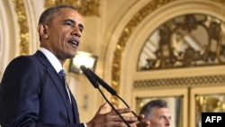 US President Barack Obama (L) and Argentinian President Mauricio Macri deliver a joint press conference at the Casa Rosada presidential palace in Buenos Aires on March 23, 2016. 