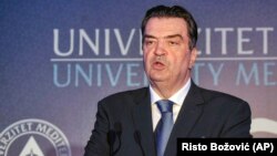 Duško Knežević, predsednik Atlas grupe, na konferenciji za medije u Podgorici, 23. juna 2016. godine (Foto: AP/Risto Božović) 