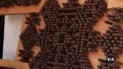 Ukrainians find normalcy between shellings in Sumy 'art yard' 