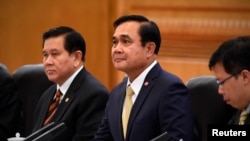 Thailand's Prime Minister Prayuth Chan-ocha (C) attends a meeting with Chinese Premier Li Keqiang at the Great Hall of the People in Beijing, December 22, 2014.