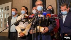 Gerardo Blyde, jefe de la delegación opositora en la Mesa de Diálogo con el gobierno venezolano de Nicolás Maduro, da una rueda de prensa el 17 de octubre del 2021. 