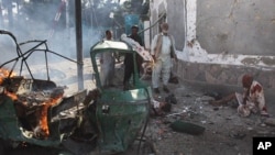 People are seen at the site of bombing in Quetta, Pakistan, September 7, 2011.