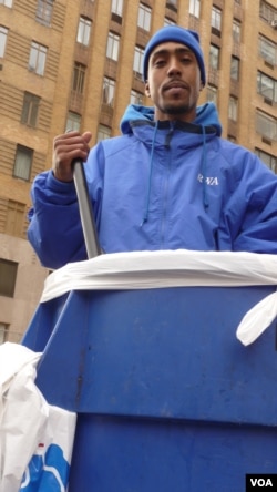 After brushes with the law, street cleaner Rafael Romero is grateful to have a new start in life. (VOA/A. Phillips)