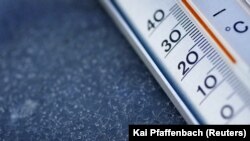 Thermometer yang masih menggunakan air raksa. (Foto: REUTERS/Kai Pfaffenbach)