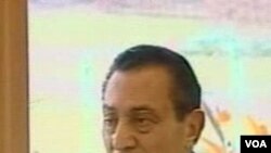 Presiden terguling Mesir, Hosni Mubarak. Jajak pendapat Pew mencatat perubahan sikap terhadap demokrasi di Mesir tahun ini pasca-mundurnya Mubarak.