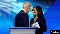 Joe Biden i Kamala Hatris (Foto: Rojters/Mike Blake)