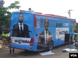 Opposition candidate Serge Espoir Matomba's campaign bus is seen in Yaounde, Cameroon, Sept. 22, 2018. (M.E. Kindzeka/VOA)
