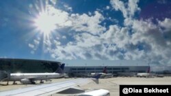 A United plane is parked at LAX airport in Los Angeles, California. (Photo: Diaa Bekheet)
