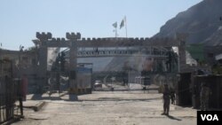 به گفتۀ طالبان، ادامۀ بسته‌ماندن گذرگاه تورخم، مشکلات زیادی را به مسافران و باشندگان دو طرف مرز به بار آورده است