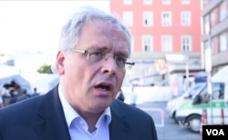 Christoph Hillenbrand, president of the Upper Bavaria government thinks the city has adapted will to the influx of migrants in Germany, Sept. 17, 2015. (Photo: L. Ramirez / VOA)