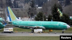 Sebuah pesawat Boeing 737 Max 8 dengan logo China Southern Airlines tampak terparkir di fasilitas produksi Boeing di Renton, Washington, 11 Maret 2019 (foto: Reuters/David Ryder)