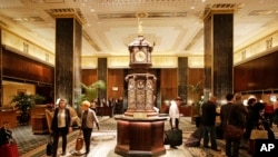 Lobi hotel Waldorf Astoria (6/10). 