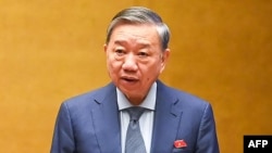 Menteri Keamanan Publik Vietnam To Lam berbicara pada pertemuan di Gedung Majelis Nasional di Hanoi. (Foto: AFP)