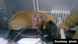 ལྷོ་སོག་པོའི་འཐབ་རྩོད་པ་ཧ་དཱ་ལགས་སྨན་ཁང་ནས་སྨན་བཅོས་གནང་བཞིན་པ། 