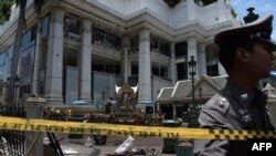 ၂၀၁၅ ခုနှစ်က ထိုင်းနိုင်ငံ ဘန်ကောက်မြို့ လူစည်ကားရာ ဧရာဝဏ် လေးမျက်နှာ ဘုရားမှာ ဗုံးဖေါက်ခွဲတိုက်ခိုက်မှုဖြစ်ခဲ့အပြီး မြင်ကွင်း (ဩဂုတ် ၁၈၊ ၂၀၂၅)