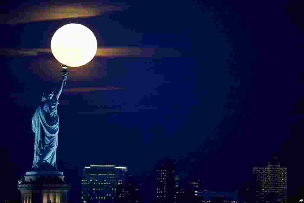 Shaolin martial arts students perform Kung Fu on suspended wires in a rehearsal for a live-action night show in Zhengzhou, Henan province, China, April 28, 2018.
