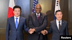 وزیران دفاع آمریکا (وسط)، ژاپن (چپ) و کره جنوبی در سنگاپور - ۱۳ خرداد ۱۴۰۳