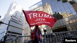 Поддржувачи на републиканците ја слават победата на Трамп во Њујорк, на 6 ноември 2024