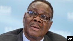 FILE - Malawi's President Peter Mutharika meets with reporters at the conclusion of the US-Africa Summit at the Institute of Peace in Washington.