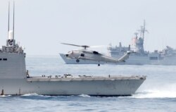 A Taiwan Navy S70 helicopter takes off from the stern of a Perry-class frigate during a navy exercise in the bound of Suao naval station in Yilan County, northeast of Taiwan, April 13, 2018.
