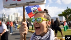 Protesta contra la visita de la vicepresidenta estadounidense Kamala Harris a Puerto Rico, en San Juan, Puerto Rico, el viernes 22 de marzo de 2024.