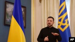  সংবাদ সম্মেলনে ইউক্রেনের প্রেসিডেন্ট ভলোদিমির জেলেন্সকি কথা বলছেন, সাংবাদিকদের সঙ্গে। কিয়েভ, ২৬ ফেব্রুয়ারি,২০২৫। 