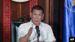 រូបឯកសារ៖ ប្រធានាធិបតី​ហ្វីលីពីន លោក Rodrigo Duterte ថ្លែង​សុន្ទរកថា​ដោយ​មាន​ការ​ផ្សាយ​ផ្ទាល់​នៅ​ក្នុង​ទីក្រុង​ម៉ានីល ប្រទេស​ហ្វីលីពីន ថ្ងៃទី៣ ខែមេសា ឆ្នាំ២០២០។