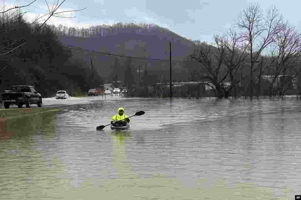 جاری شدن سیلاب در ناحیۀ ناکس در ایالت کنتکی ایالات متحده