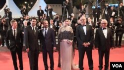 اصغر فرهادی و دست اندرکاران فیلم در جشنواره کن