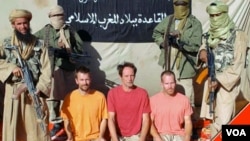 Militan anggota kelompok Al Qaida cabang Afrika utara atau AQIM menyandera beberapa warga Eropa (foto: dok). 