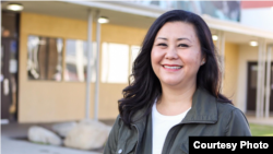 អ្នកស្រី​ ស៊ូលី សារ៉ូ (Suely Saro) បេក្ខជន​ខ្មែរ​អាមេរកាំងសម្រាប់​តំណែង​ចៅសង្កាត់​លេខ៦ នៃ​ទីក្រុង​ឡុងប៊ិច​ រដ្ឋ​កាលីហ្វ័រញ៉ា។ (រូបថតដោយ Suely Saro)