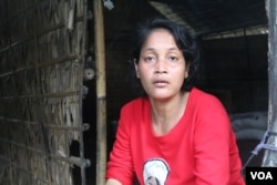 Ol Thida, 34, the mother of two sisters, Leakhena, 14, and Meta, 7. (Sun Narin/VOA Khmer)