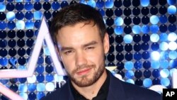 One Direction müzik grubuyla üne kavuşan Liam Payne, Arjantin’de kaldığı otelin balkonundan düşerek hayatını kaybetti. 