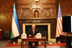 Mark Ris, Abdulla Qodiriyning "O'tgan kunlar" romanini ingliz tiliga tarjima qilgan amerikalik mutaxassis unga berilgan "Do'stlik" ordenini O'zbekiston xalqiga bag'ishladi