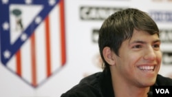 Aguero lleva cinco años vistiendo la camiseta "rojiblanca". Anunció su deseo de dejar el club en su propio sitio web.