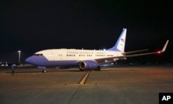 A Boeing 737 carrying U.S. Secretary of State Rex Tillerson arrives at Haneda International Airport in Tokyo, March 15, 2017.