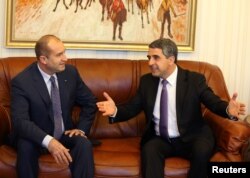 Bulgarian President Rosen Plevneliev, right, speaks to President-elect Rumen Radev in Sofia, Bulgaria, Nov. 14, 2016. Radev takes over in January.