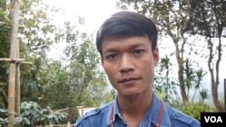 As a child, Sopon Ayi, 29, sometimes went hungry when his father squandered the family’s money to feed his opium addiction. (Photo: L. Hoang / VOA)